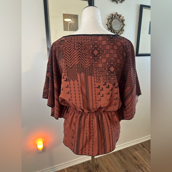 Mind Code Aztec Flare Top ✨🖤✨ - Picture 4 of 6